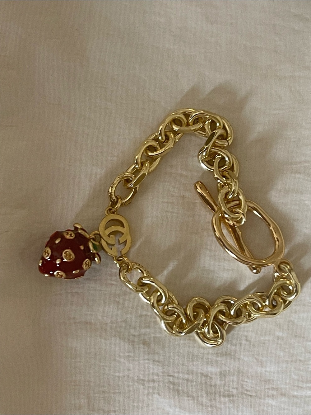 Gucci Gold Chain Bracelet with Red Strawberry Charm